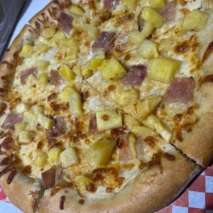 18" Hawaiian Pizza